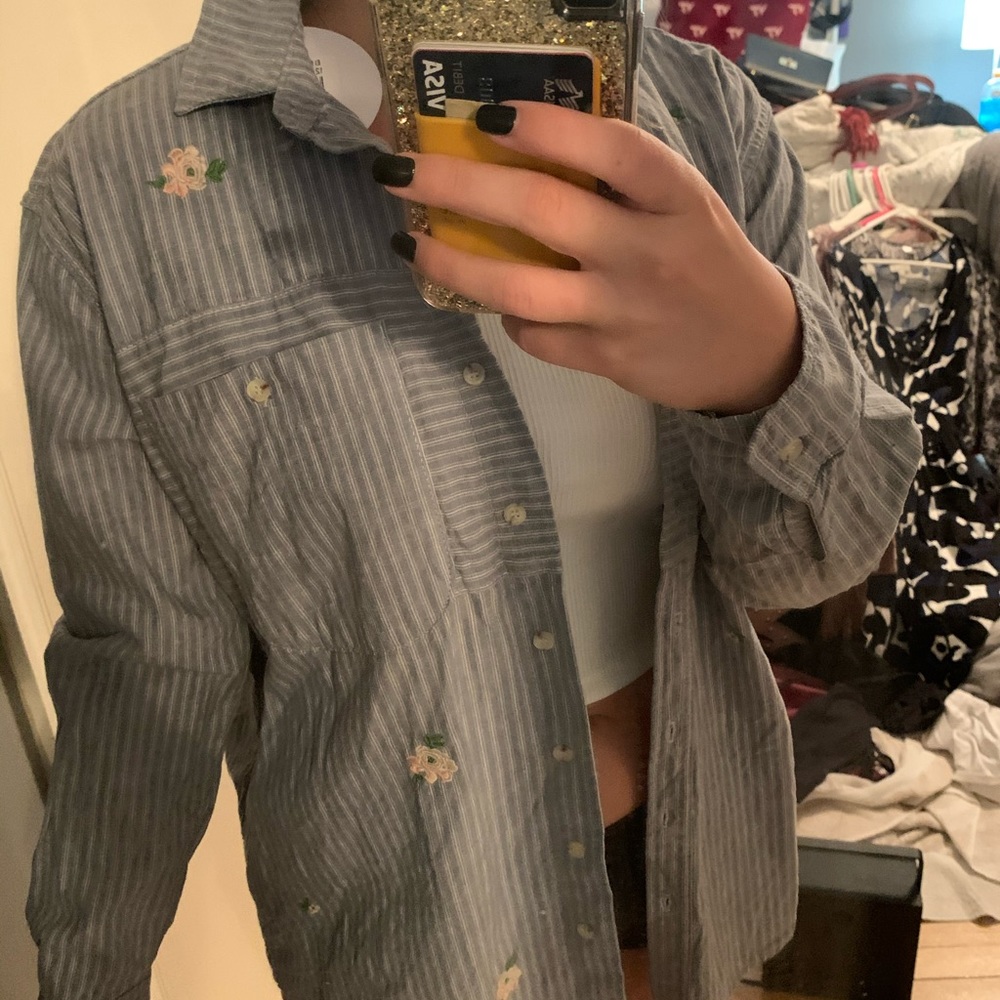 FLORAL DENIM BUTTON DOWN SHORT NWOT